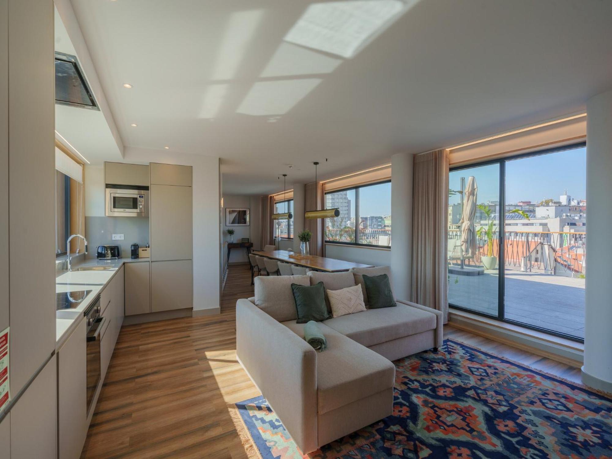 Stylish With Balcony Oporto